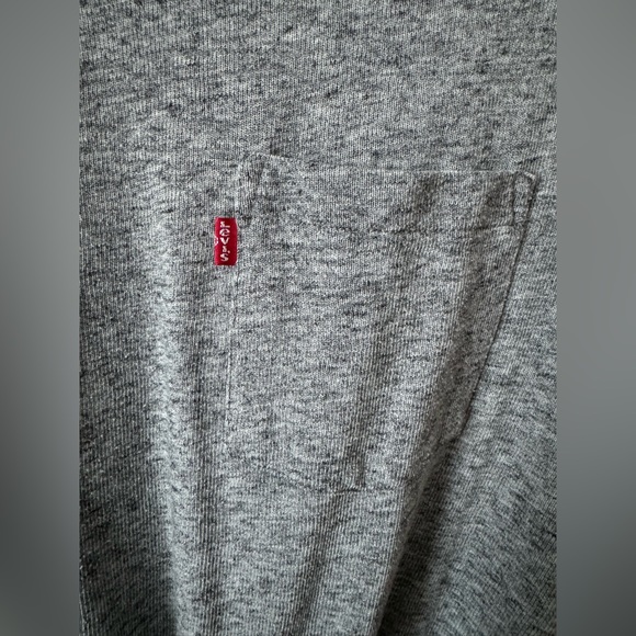 Levi’s perfect pocket tee shirt - Picture 3 of 3